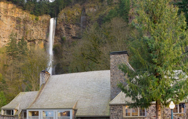 Multnomah Falls Lodge